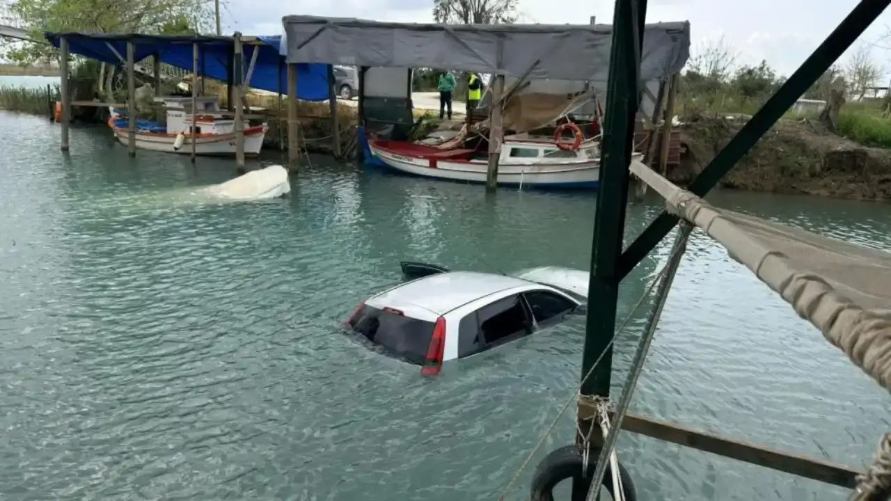 serikte-kontrolden-cikan-otomobil-irmaga-uctu-3-kisi-son-anda-kurtuldu