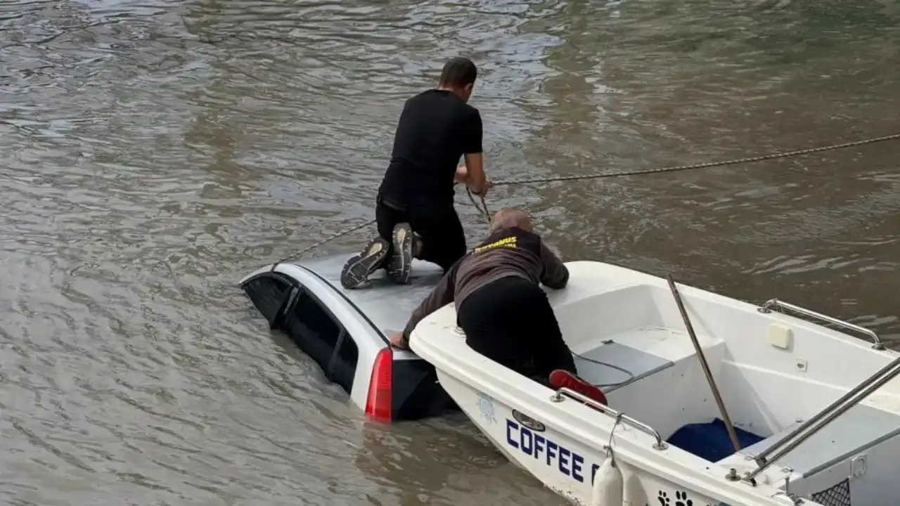 serikte-kontrolden-cikan-otomobil-irmaga-uctu-3-kisi-son-anda-kurtuldu