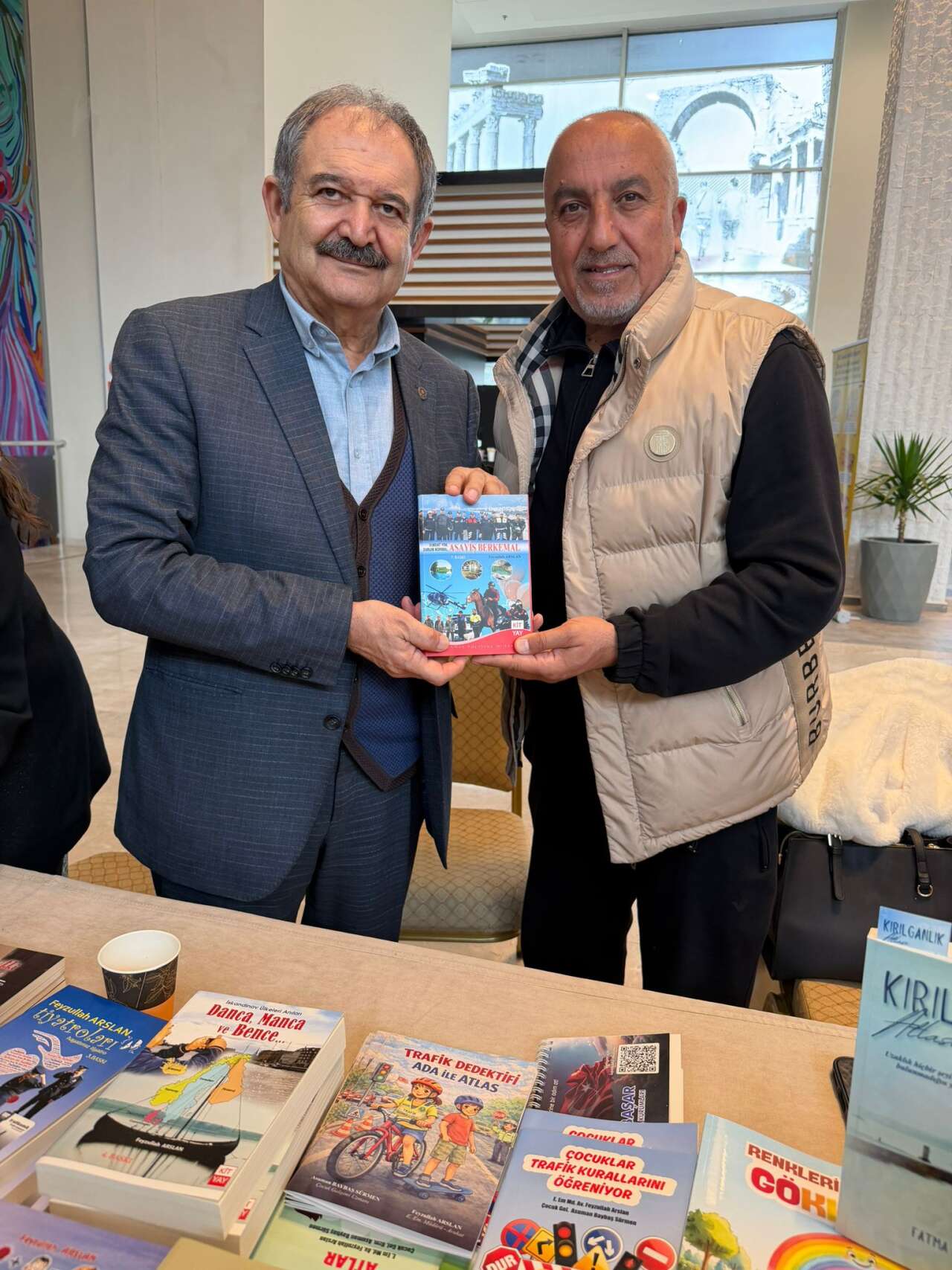 64115ce2-13d2-4e07-be2c-dbb6639766e0-1