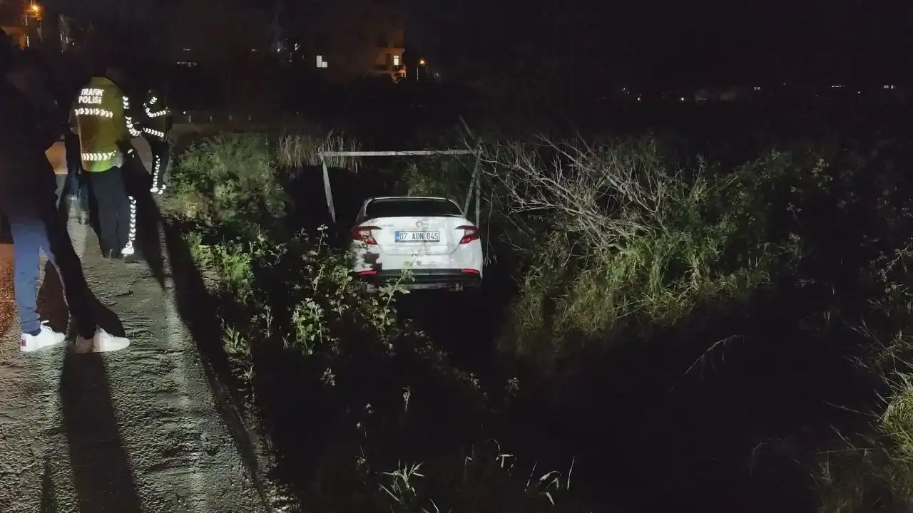 manavgatta-kanala-ucan-kiralik-aracin-surucusu-sir-oldu