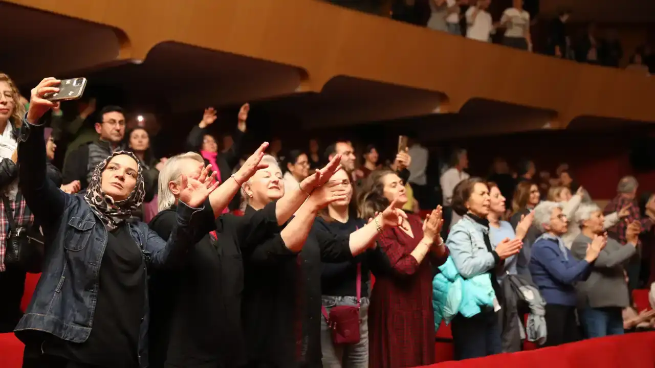 antalyada-sezen-aksu-ruzgari-yasandi