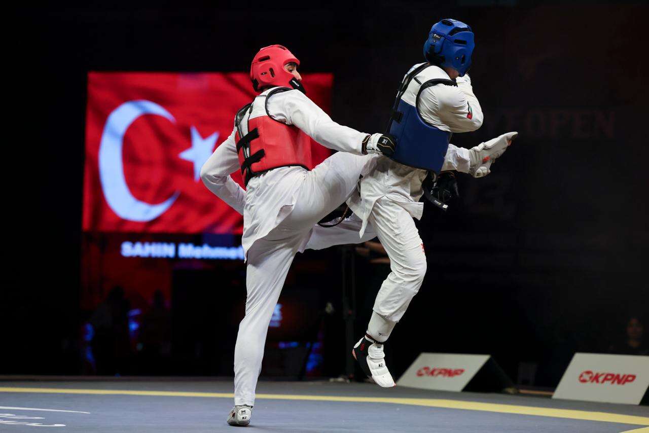 antalyada-taekwondo-ruzgari-gencler-madalyalara-kostu