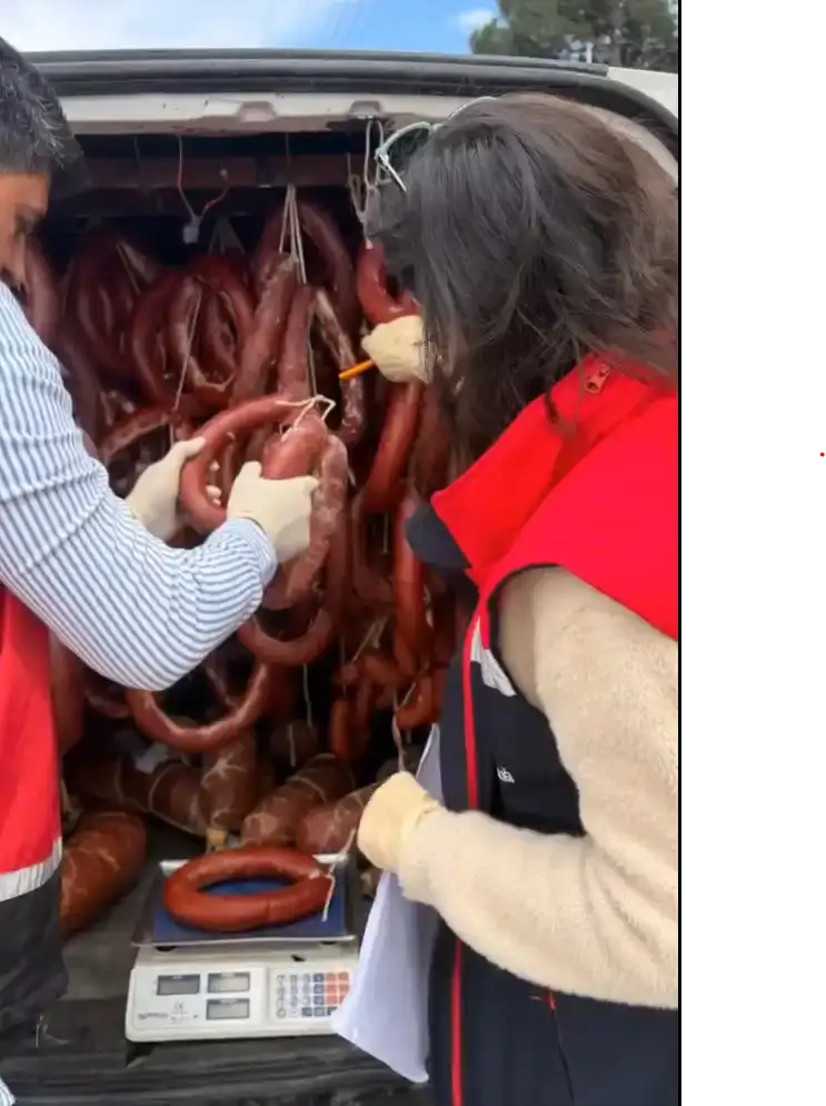 serikte-sagliksiz-gidaya-gecit-yok-176-kg-sucuk-imha-edildi