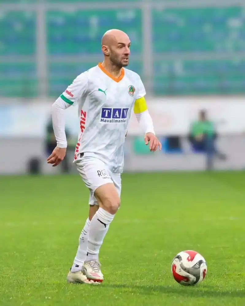 alanyasporda-gaziantep-fk-hazirliklari-surerken-efecan-karaca-sakatlandi