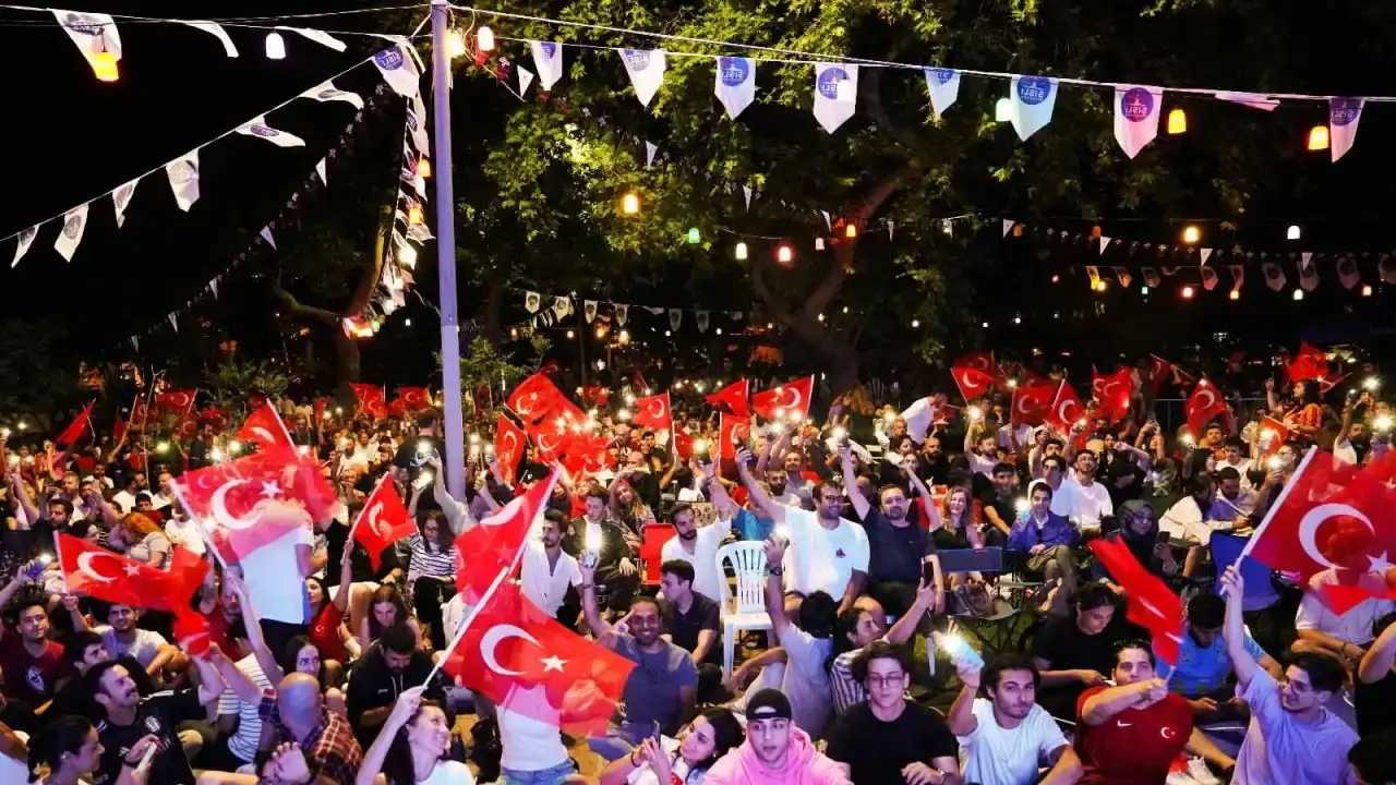 antalyada-milli-mac-heyecani-milli-mac-icin-dev-ekranlar-kuruluyor