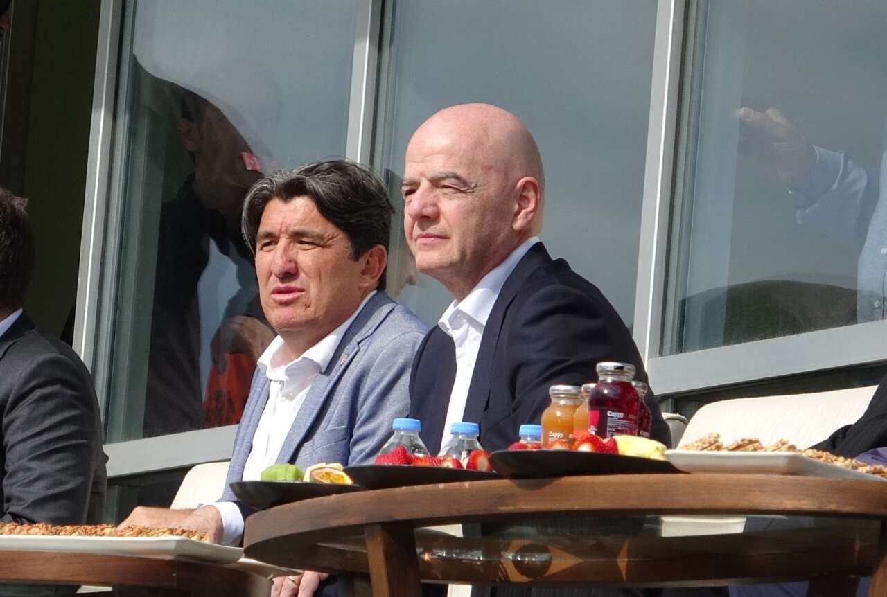 fifa-baskani-infantinodan-antalyada-iran-milli-takimina-ziyaret