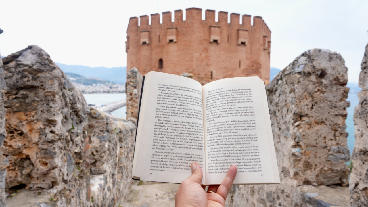 alanyada-800-yillik-mirasa-800-ogrenciyle-kitap-selami