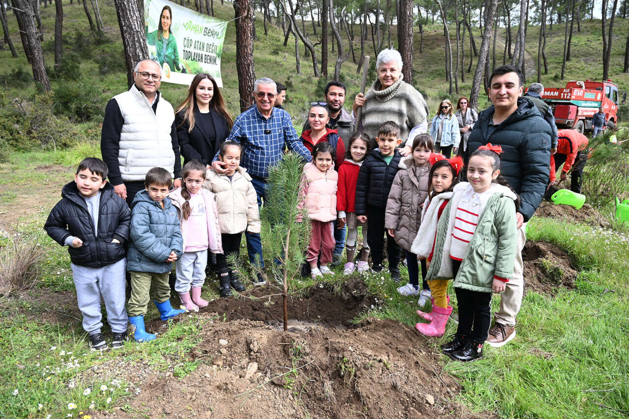kemerde-gelecege-nefes-protokol-ve-ogrenciler-el-ele-fidan-dikti