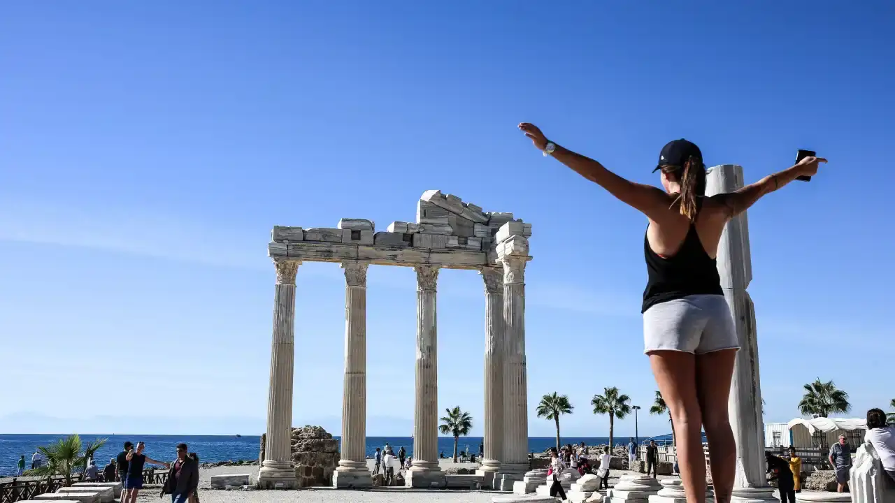 orta-doguda-savas-antalya-turizminde-dengeleri-bozdu