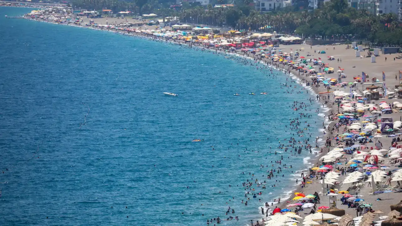 orta-doguda-savas-antalya-turizminde-dengeleri-bozdu