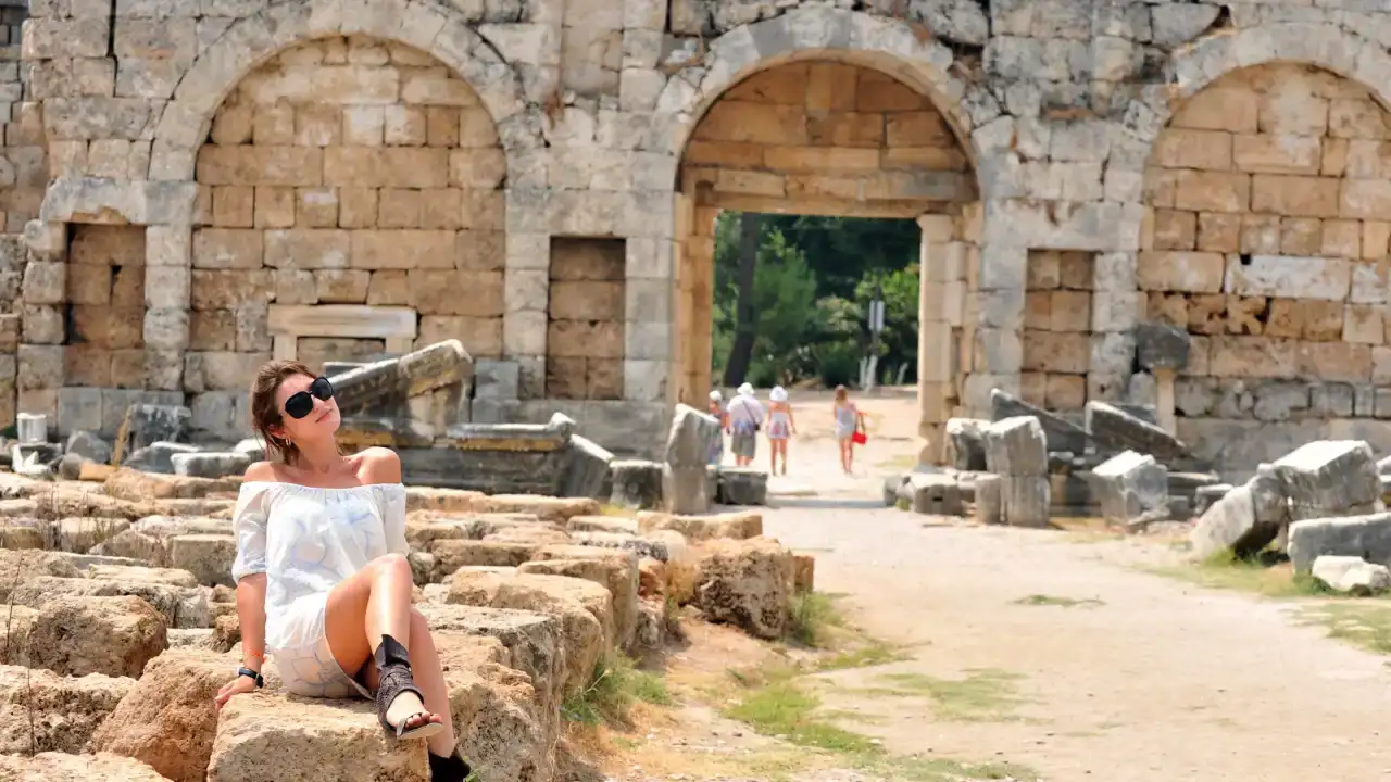 orta-doguda-savas-antalya-turizminde-dengeleri-bozdu