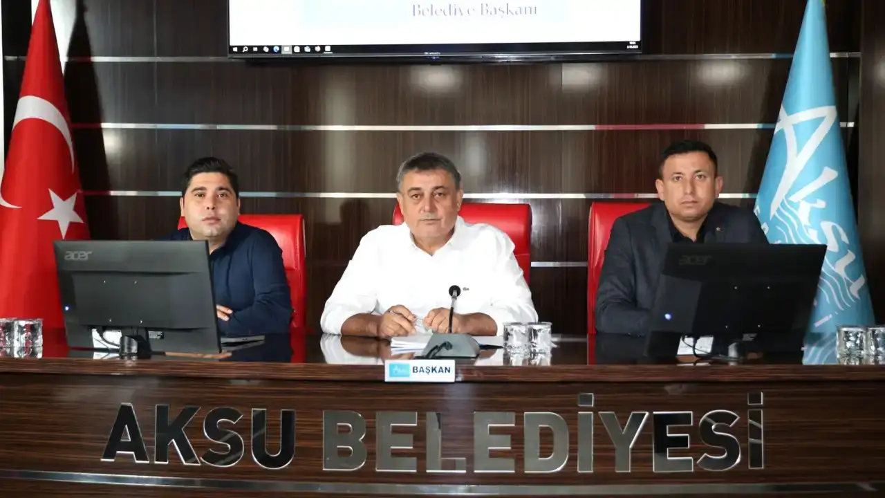 aksu-belediyesi-meclisinde-secim-heyecani-yeni-baskan-vekilleri-belli-oldu