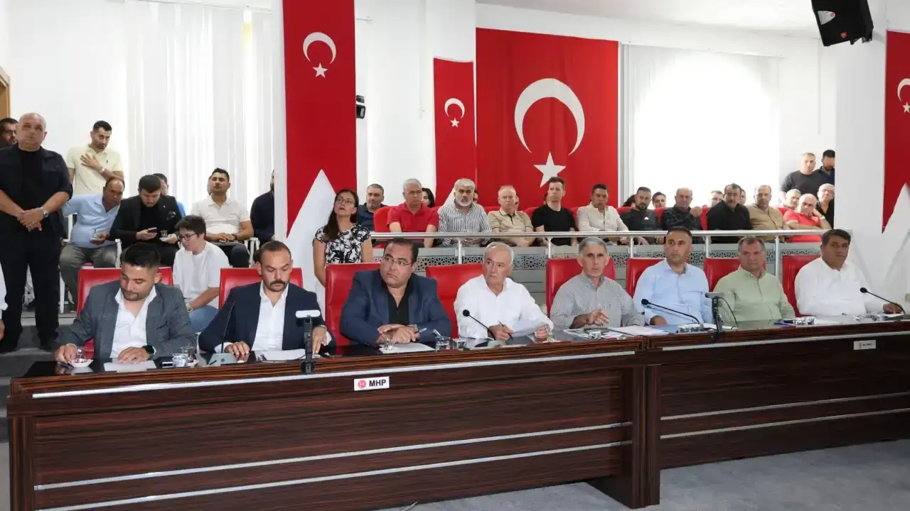 aksu-belediyesi-meclisinde-secim-heyecani-yeni-baskan-vekilleri-belli-oldu