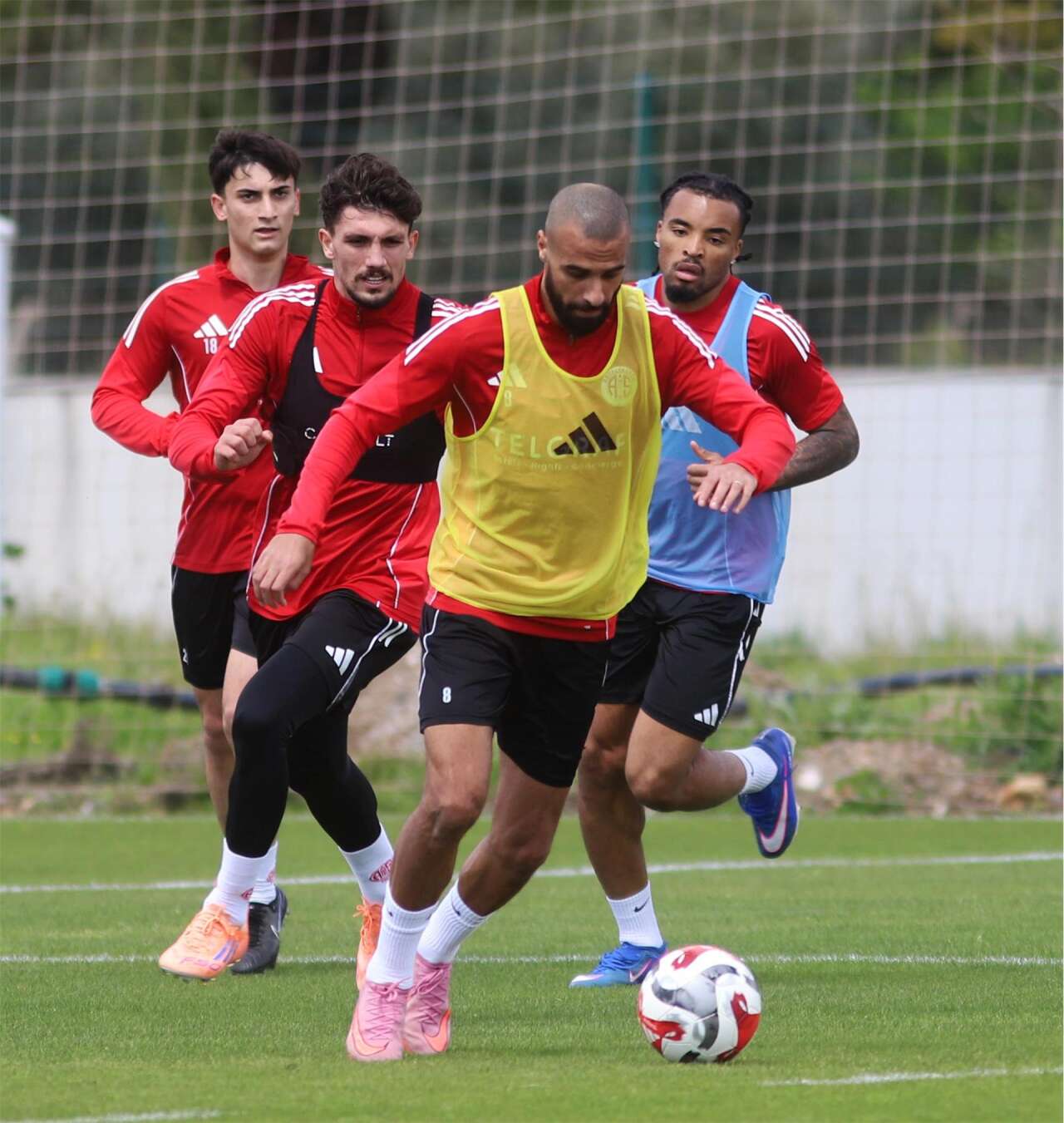 antalyada-kritik-randevu-antalyaspor-eyupspor-maci-biletleri-satisa-cikti