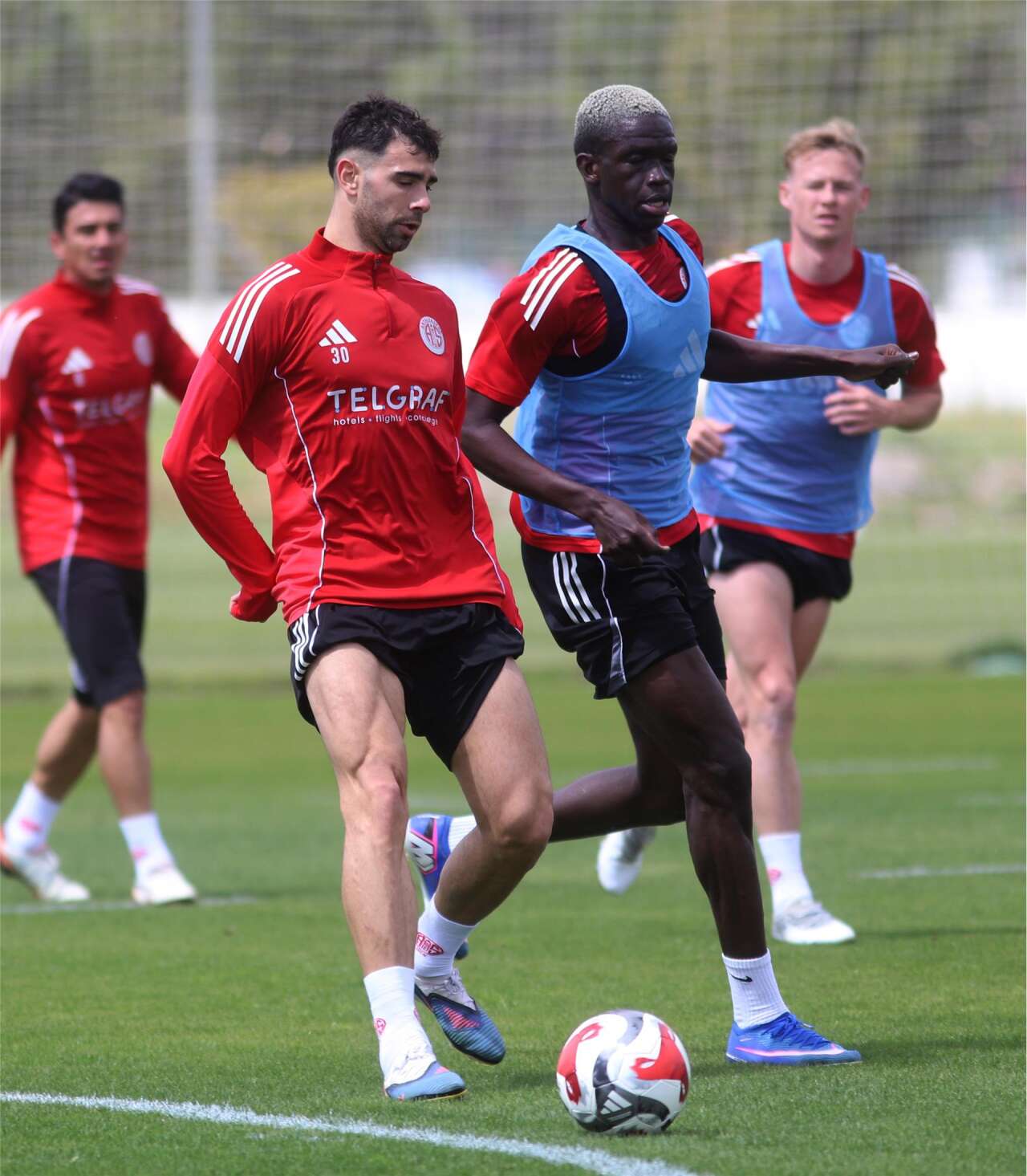 antalyada-kritik-randevu-antalyaspor-eyupspor-maci-biletleri-satisa-cikti