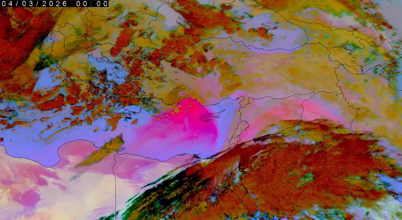 antalyada-gece-boyu-camur-yagdi-toz-tasinimi-turuncu-seviyede
