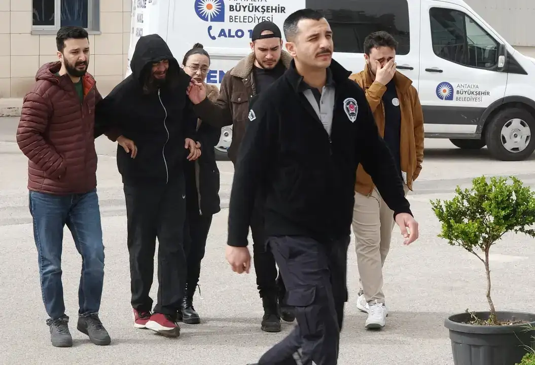 manavgatta-6-yasindaki-bilgenin-cenazesini-alan-ailesi-yikildi