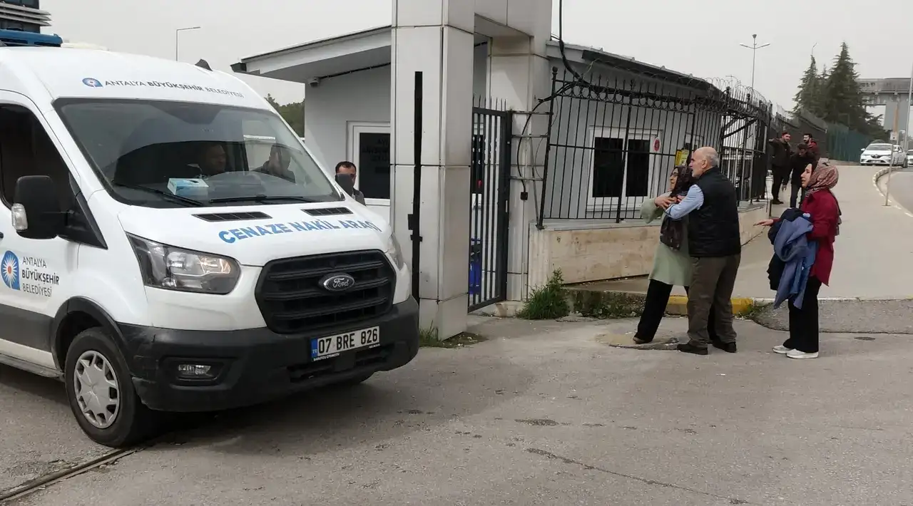 manavgatta-6-yasindaki-bilgenin-cenazesini-alan-ailesi-yikildi