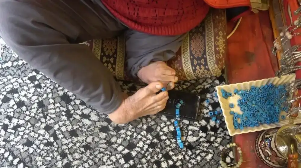 antalyada-azmiyle-gorenleri-sasirtiyor-elleri-olmadan-ayaklariyla-tutunuyor