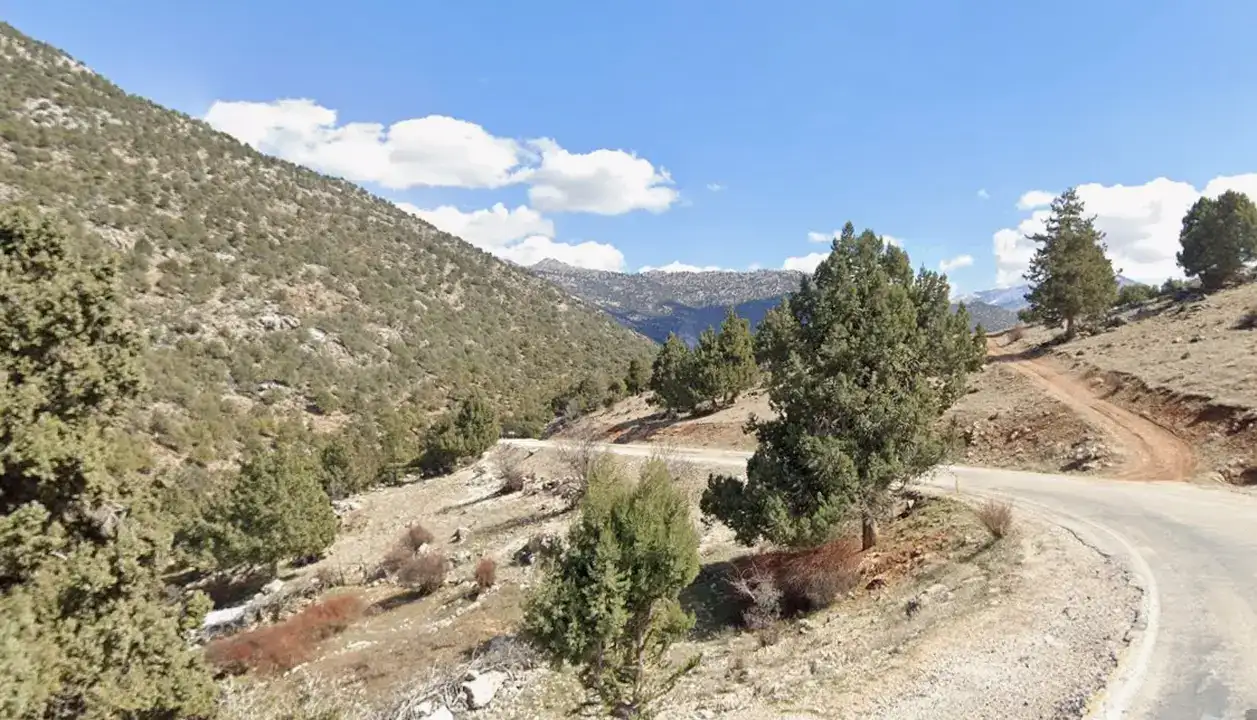 elmali-seki-arasi-cile-bitmiyor-duble-yoldan-vazgectik-bari-2-metre-genisletilsin