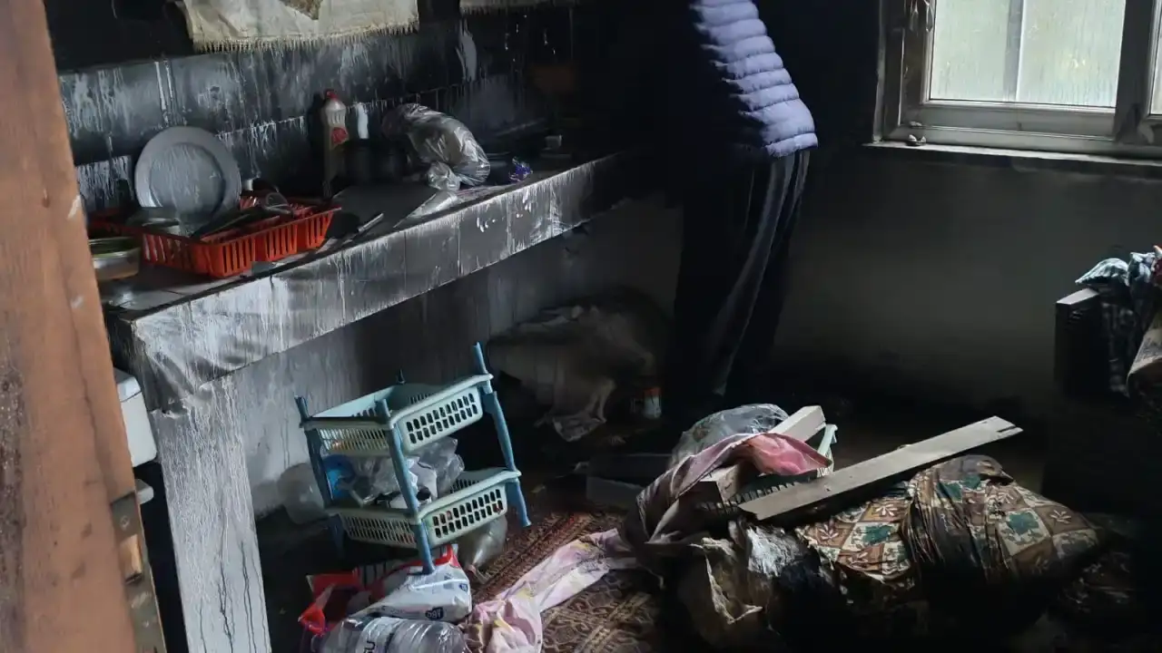 gazipasadaki-esyalar-kul-oldu-kuran-i-kerim-zarar-gormedi