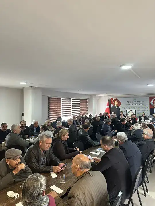 iyi-parti-antalyadan-alparslan-turkes-icin-anma-programi