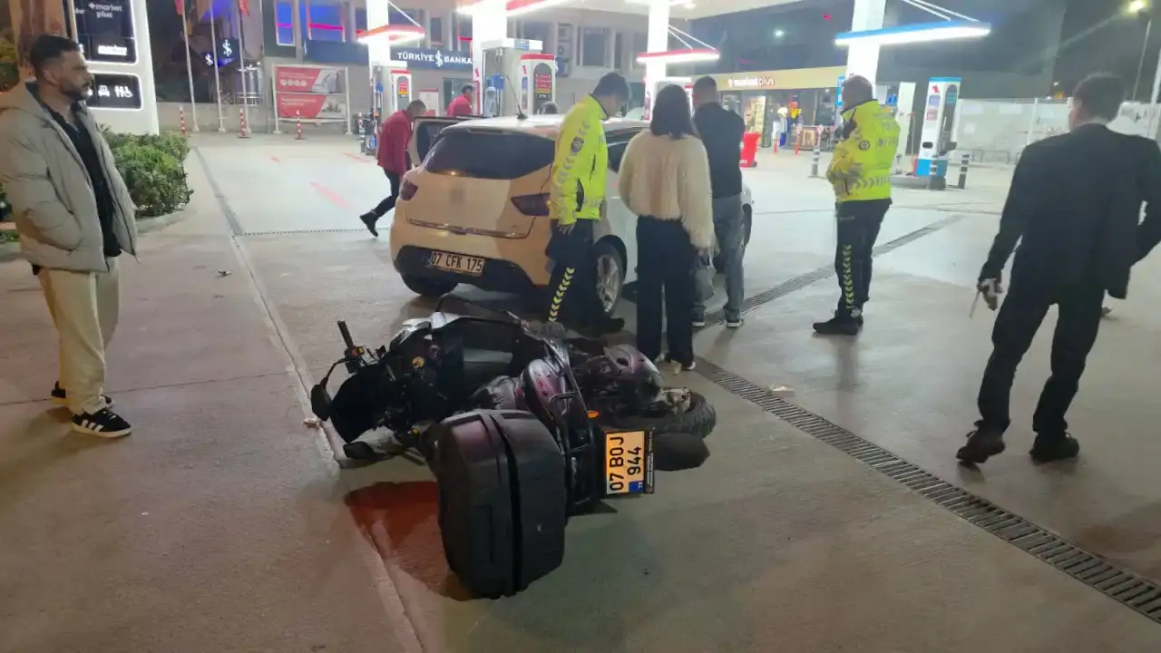 muratpasada-motosiklet-kazasi-surucu-yola-savruldu