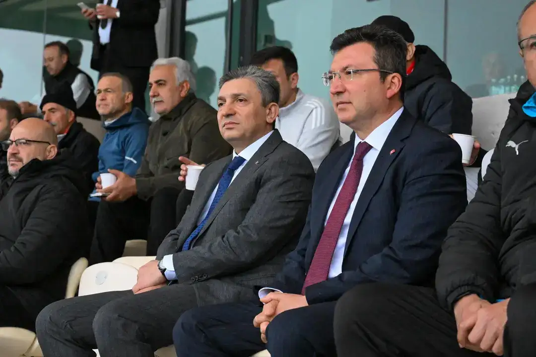 turk-dunyasi-futbol-heyecani-antalyada-turkiye-sampiyon-oldu-bakan-bak-gol-atti