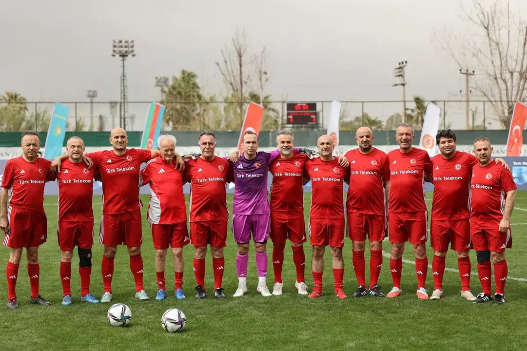 turk-dunyasi-futbol-heyecani-antalyada-turkiye-sampiyon-oldu-bakan-bak-gol-atti