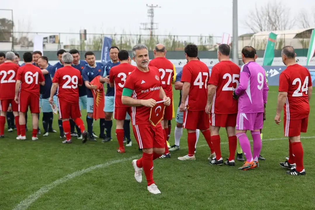 turk-dunyasi-futbol-heyecani-antalyada-turkiye-sampiyon-oldu-bakan-bak-gol-atti