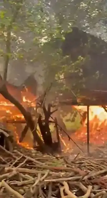 alanyada-korkutan-yangin-mustakil-ev-alevlere-teslim-oldu