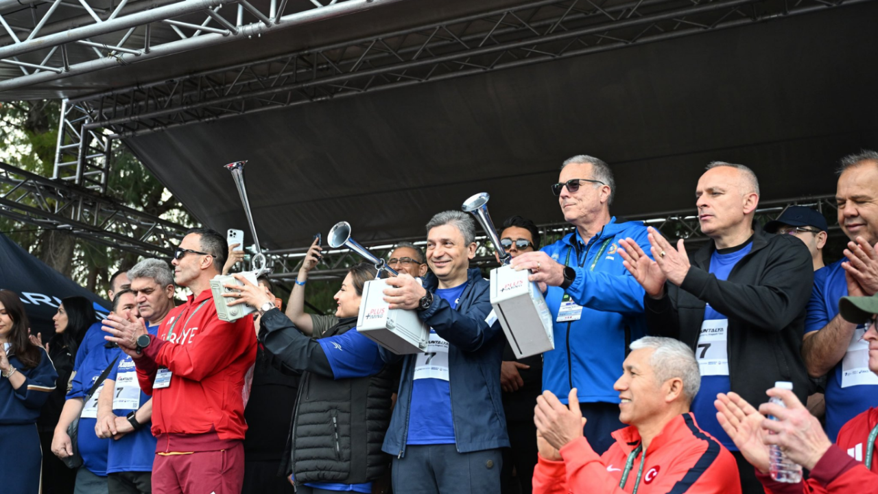 antalyada-dev-organizasyon-10-bin-sporcu-runtalya-icin-kostu