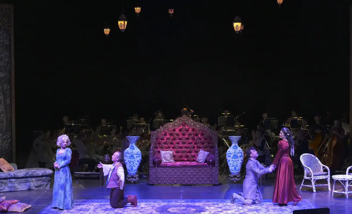 antalyada-mozart-ruzgari-saraydan-kiz-kacirmaya-ihtisamli-promiyer