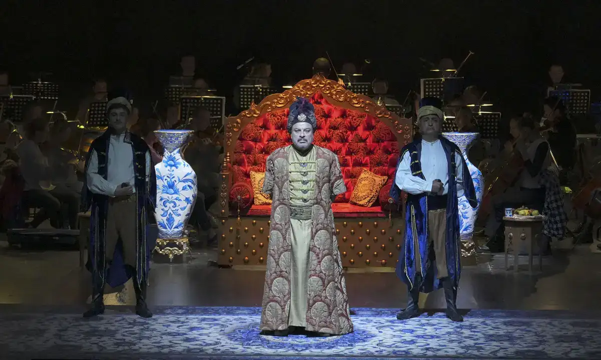 antalyada-mozart-ruzgari-saraydan-kiz-kacirmaya-ihtisamli-promiyer