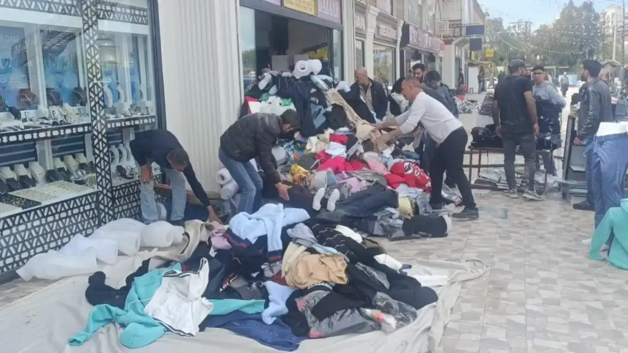 manavgatta-is-merkezi-alevlere-teslim-oldu-esnaf-urunlerini-kurtarmaya-calisti