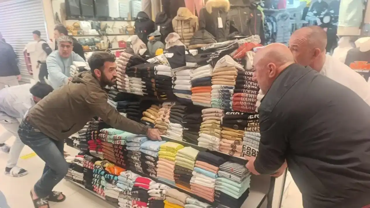 manavgatta-is-merkezi-alevlere-teslim-oldu-esnaf-urunlerini-kurtarmaya-calisti