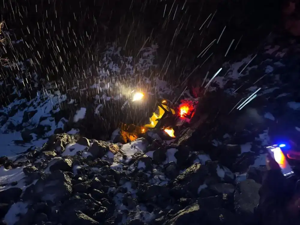 aksekide-otomobil-sarampole-uctu-aracta-bulunan-3-kisi-yaralandi