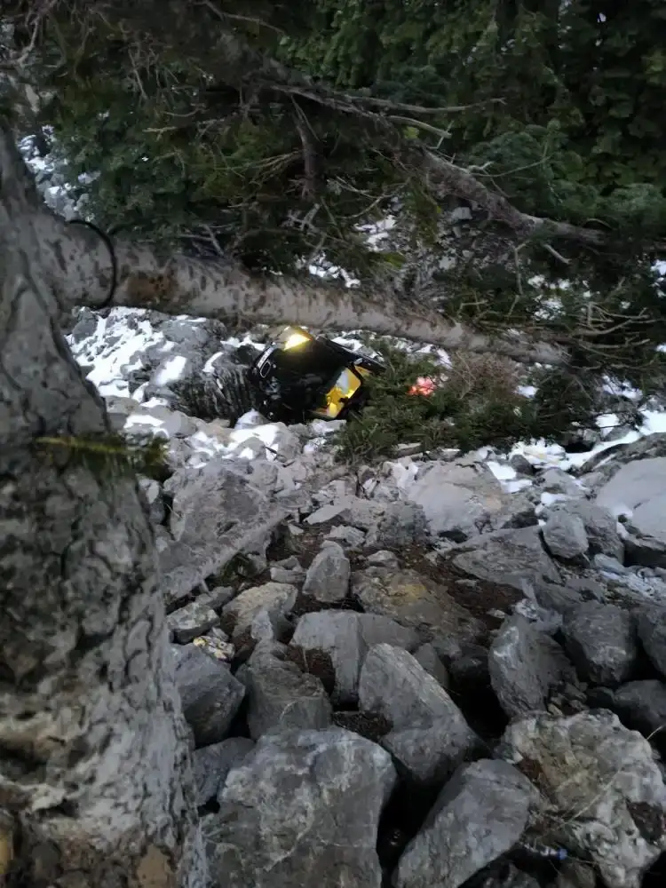 aksekide-otomobil-sarampole-uctu-aracta-bulunan-3-kisi-yaralandi