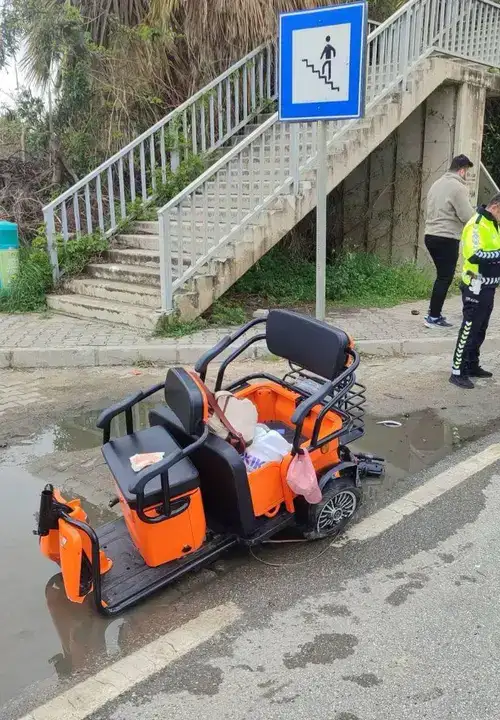 alanyada-motosiklete-vinc-carpti-rus-surucu-kurtarilamadi