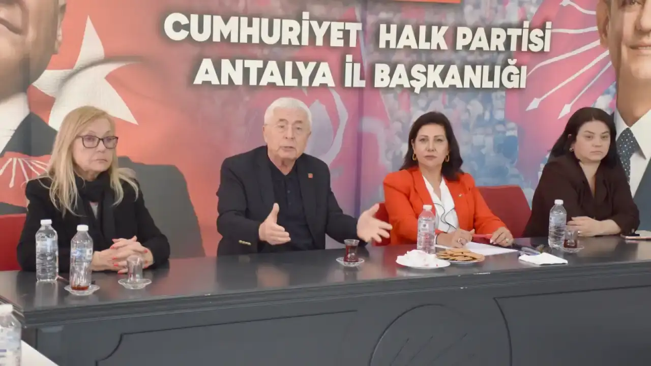 antalya-chp-il-baskani-kamacidan-yeni-yonetime-tebrik