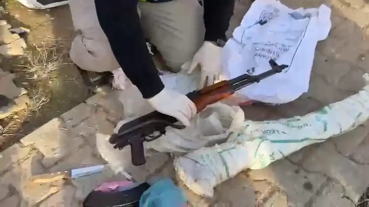 komur-sobalarindan-biriketlere-antalya-dahil-25-ilde-kacak-silah-operasyonu