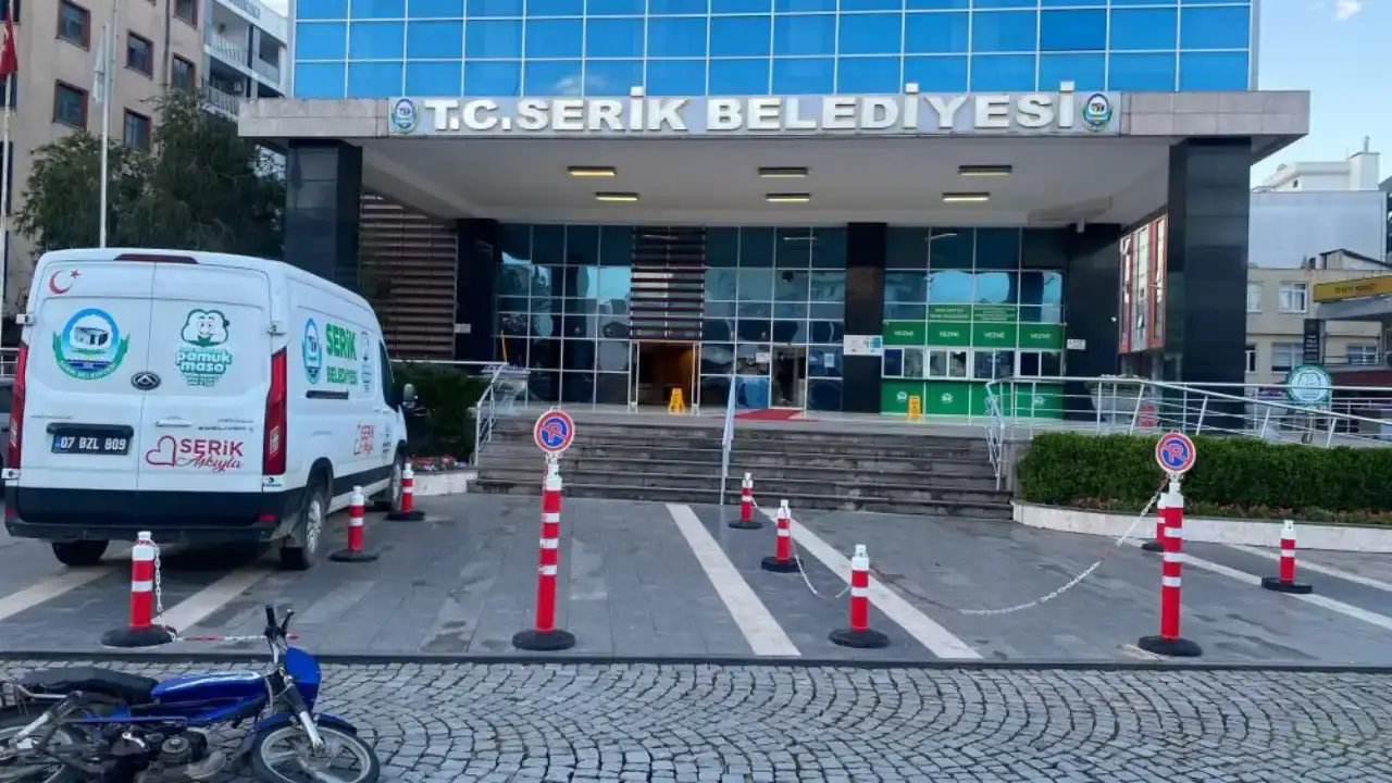 serik-belediyesine-pompali-tufekle-saldiri-supheli-kacarken-yakalandi