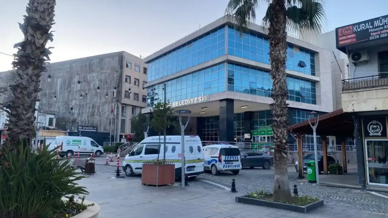 serik-belediyesine-pompali-tufekle-saldiri-supheli-kacarken-yakalandi