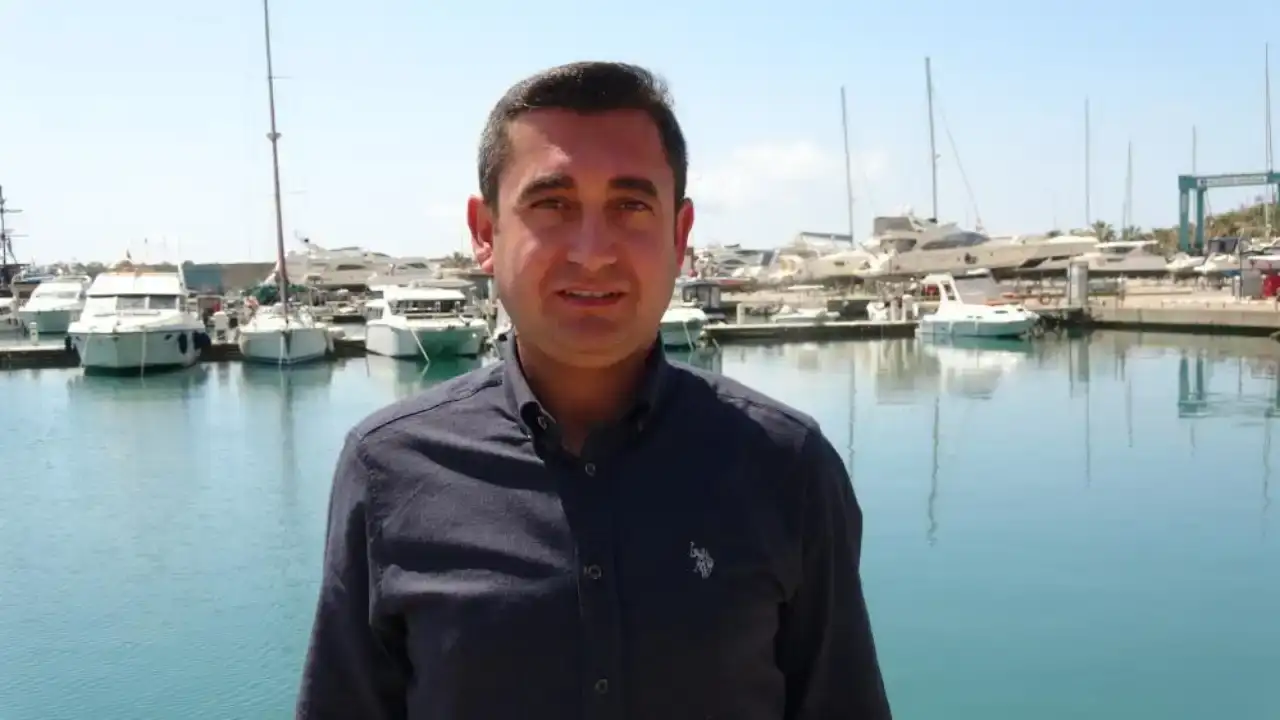 alanyada-kalp-krizi-geciren-adama-yol-kapali-olunca-ambulans-ulasamadi-botla-kurtarildi