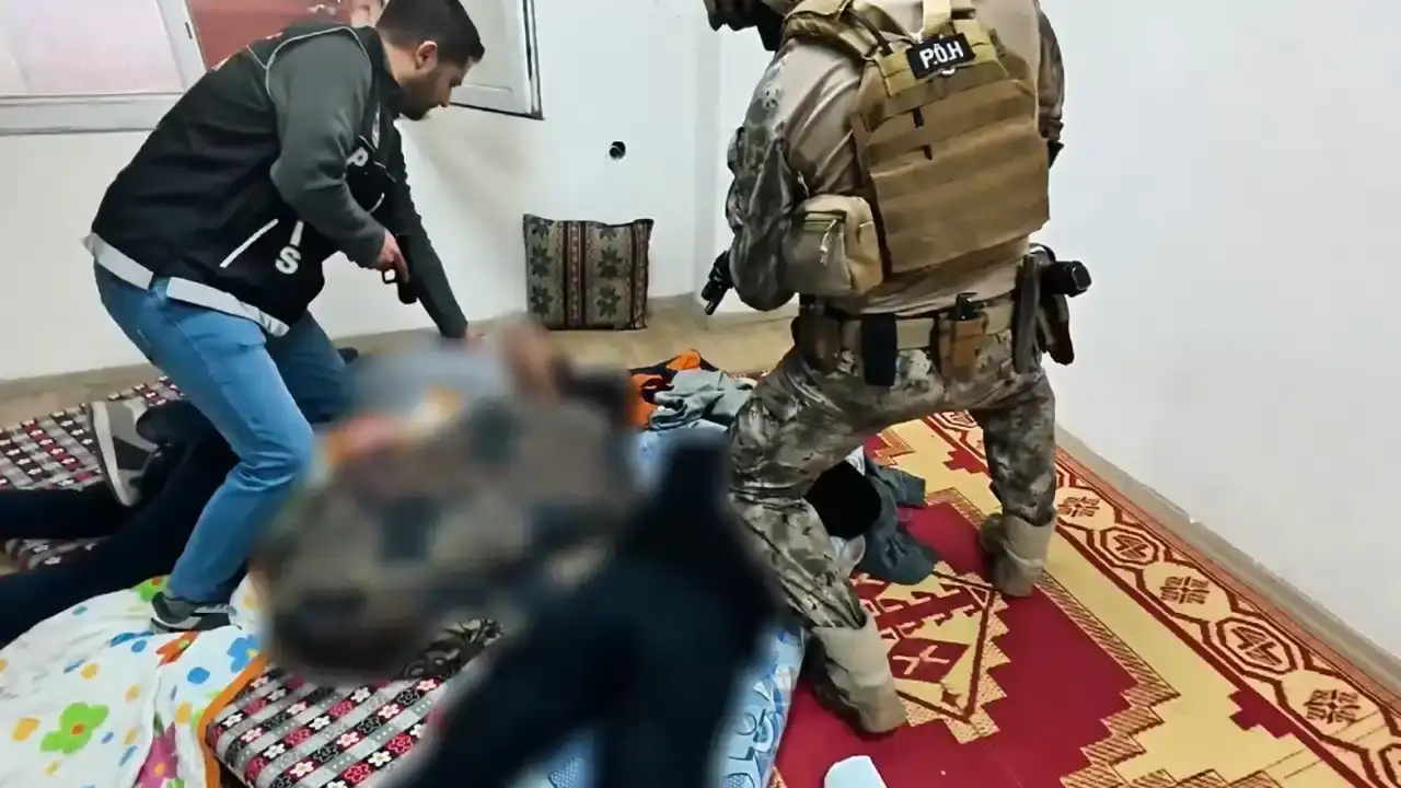 antalya-dahil-59-ilde-dev-uyusturucu-operasyonu-2-ton-uyusturucu-yakalandi