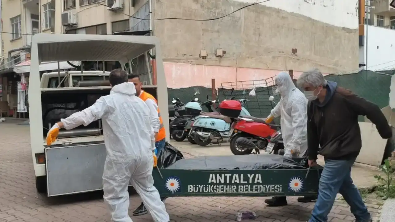 antalyada-pansiyonda-kalan-60-yasindaki-adam-odasinda-hayatini-kaybetti