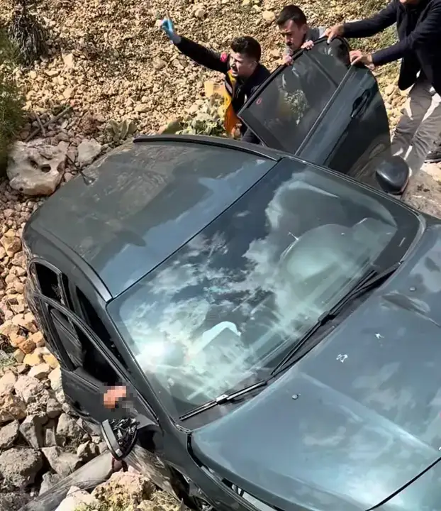 finike-elmali-yolunda-otomobil-sarampole-dustu-1-olu-3-yarali