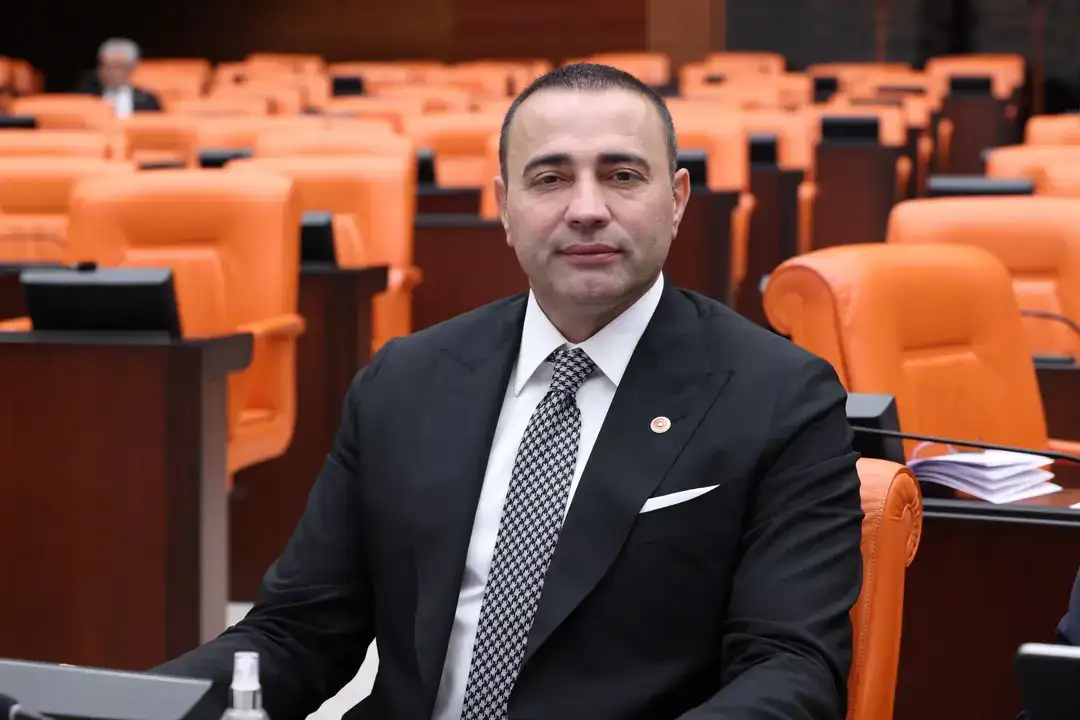 gundogmus-alanya-yolu-icin-mecliste-cagri-ucurum-var-bariyer-yok-aykut-kaya