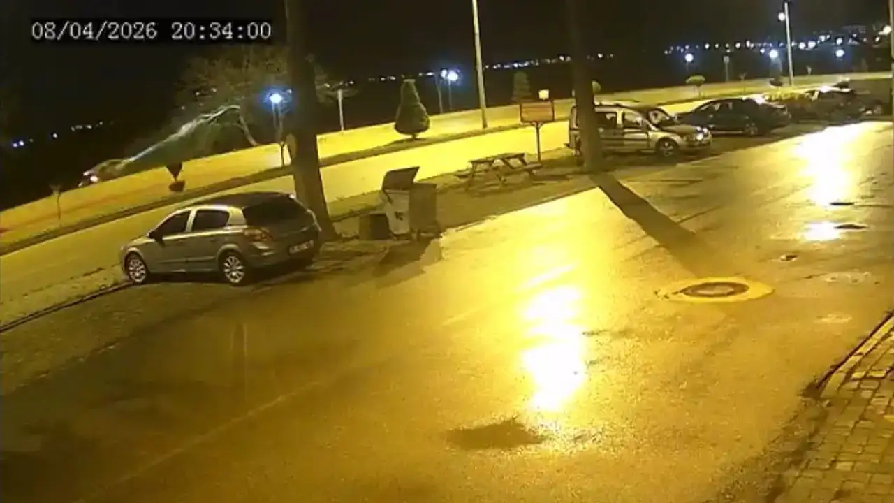 kameralar-anbean-kaydetti-araciyla-egirdir-golune-boyle-uctu