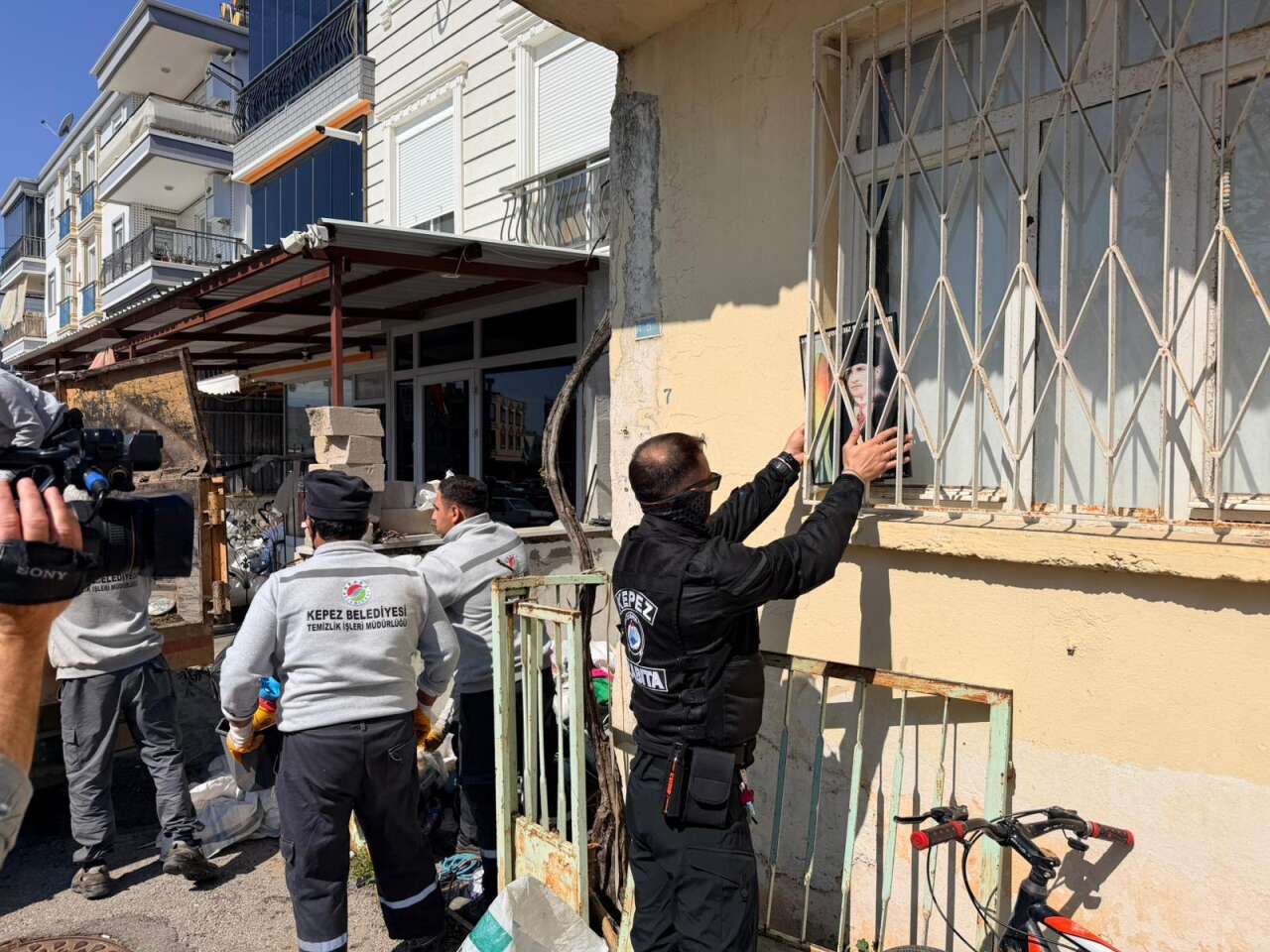 kepezde-sok-eden-cop-ev-3-yilda-20-kamyon-atik